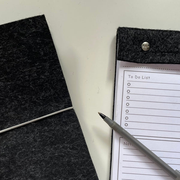 Refillable notepad with easy to change screws